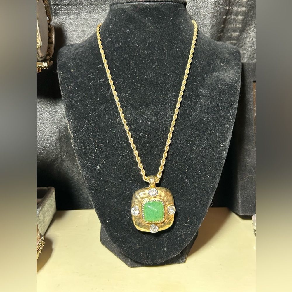Gold tone green gem necklace
